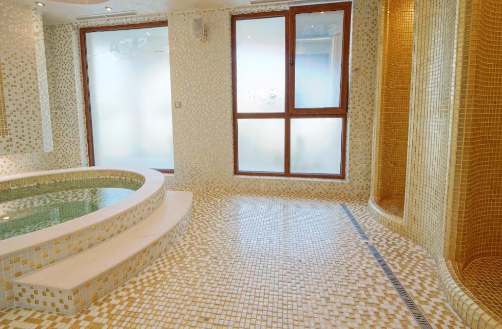 Monte Carlo Aparthotel Pantai Sunny Luaran gambar